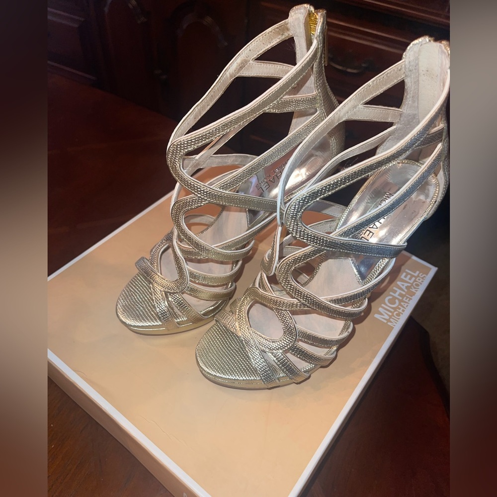 Michael Kors Tatianna Platform Heels Pale Gold Size 8.